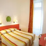 Hotel Privilodges Chateau Perrin 4*