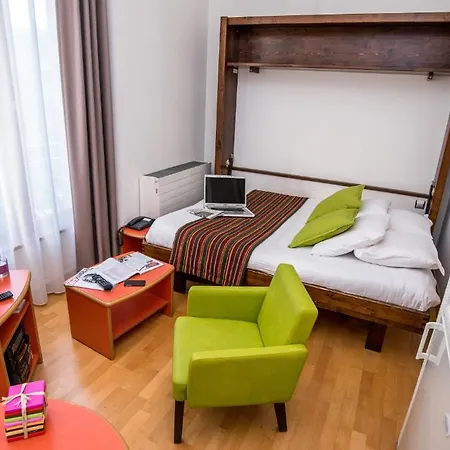 Privilodges Chateau Perrin Grenoble
