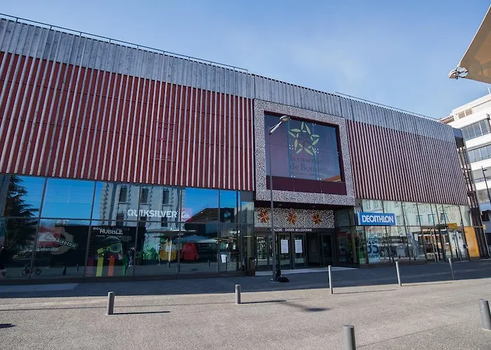 Hotel Privilodges Chateau Perrin 4*