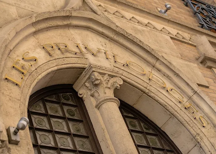 Privilodges Chateau Perrin מלון