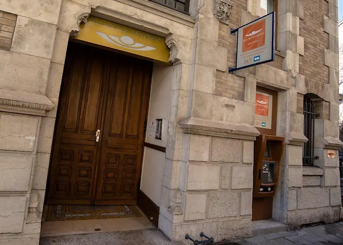 Privilodges Chateau Perrin 4* גרנובל