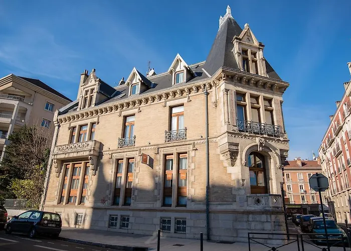 Hotel Privilodges Chateau Perrin