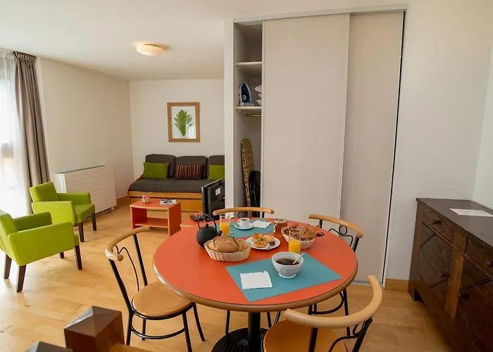 מלון Privilodges Chateau Perrin