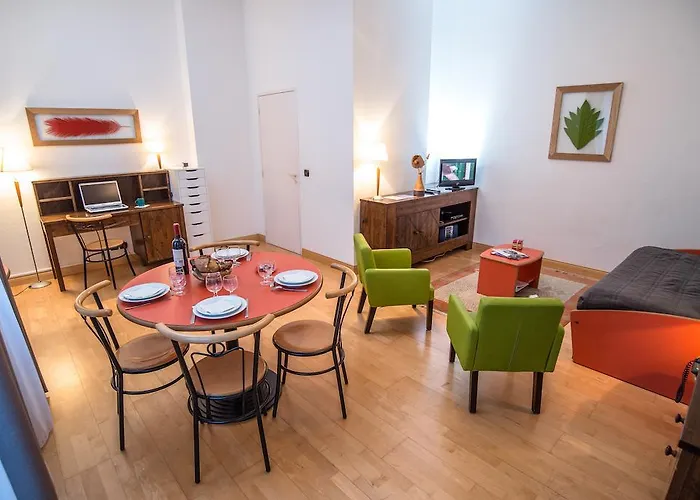 מלון Privilodges Chateau Perrin 4*