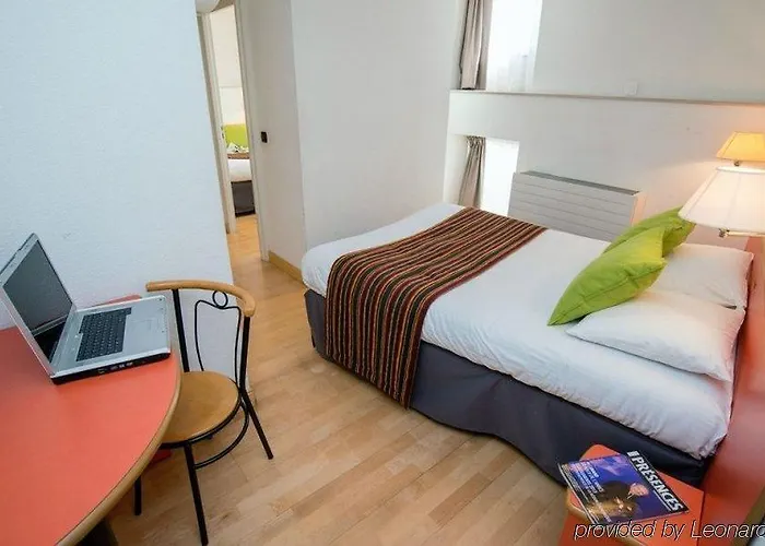 Privilodges Chateau Perrin מלון 4*