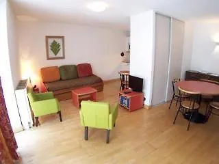 Privilodges Chateau Perrin מלון