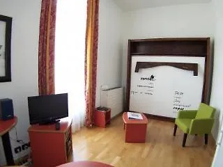 מלון Privilodges Chateau Perrin