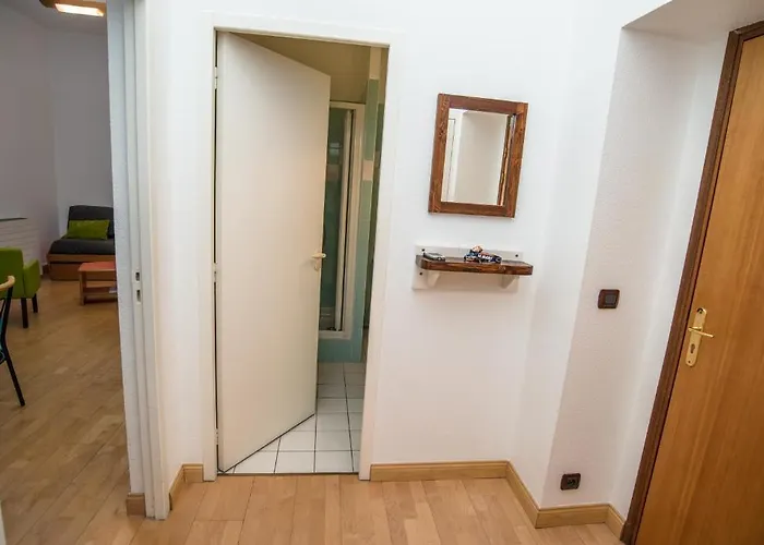 Privilodges Chateau Perrin 4* Grenoble