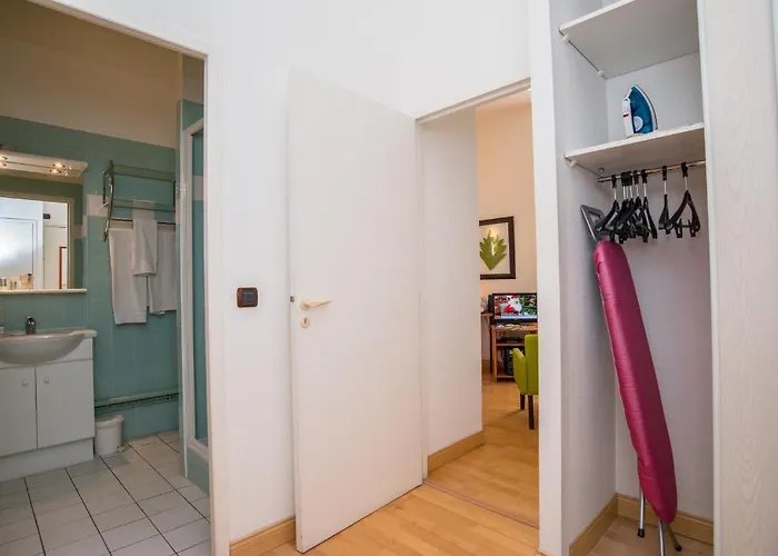 מלון Privilodges Chateau Perrin גרנובל