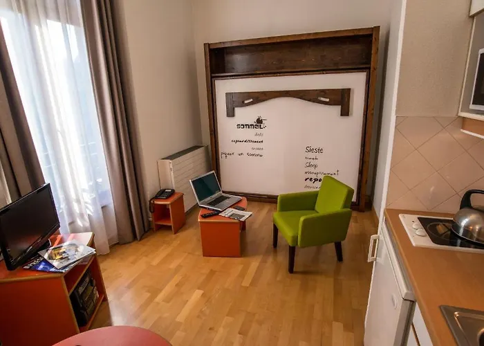 מלון Privilodges Chateau Perrin 4*