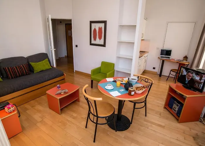 מלון Privilodges Chateau Perrin גרנובל