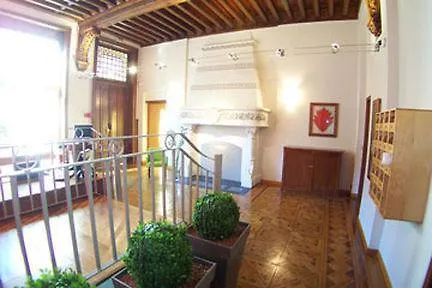 ホテル Privilodges Chateau Perrin 4*