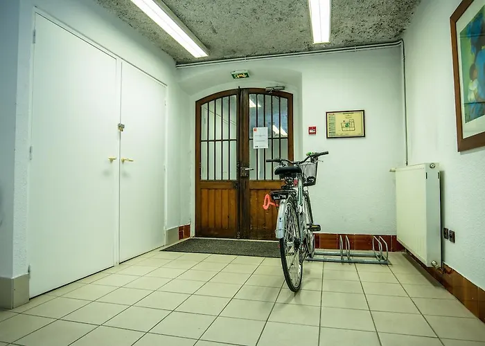 Privilodges Chateau Perrin Hotel Grenoble