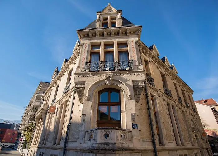 Privilodges Chateau Perrin