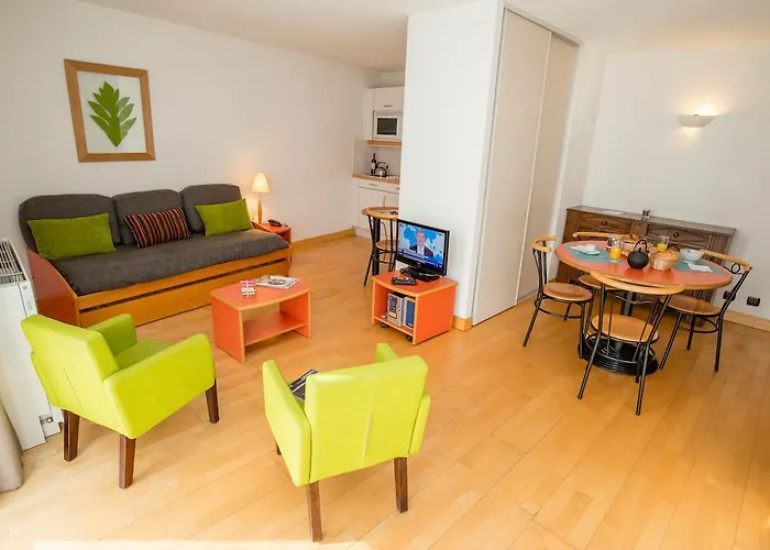 Privilodges Chateau Perrin 4* Grenoble