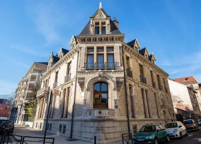 Privilodges Chateau Perrin Grenoble